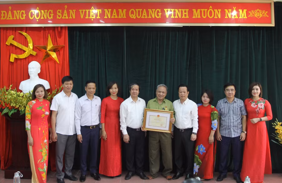 Mong muốn của bác Kỳ sau tốt nghiệp THPT sẽ tiếp tục theo học lớp Y sĩ về Y học cổ truyền Mong muốn của bác Kỳ sau tốt nghiệp THPT sẽ tiếp tục theo học lớp Y sĩ về Y học cổ truyền