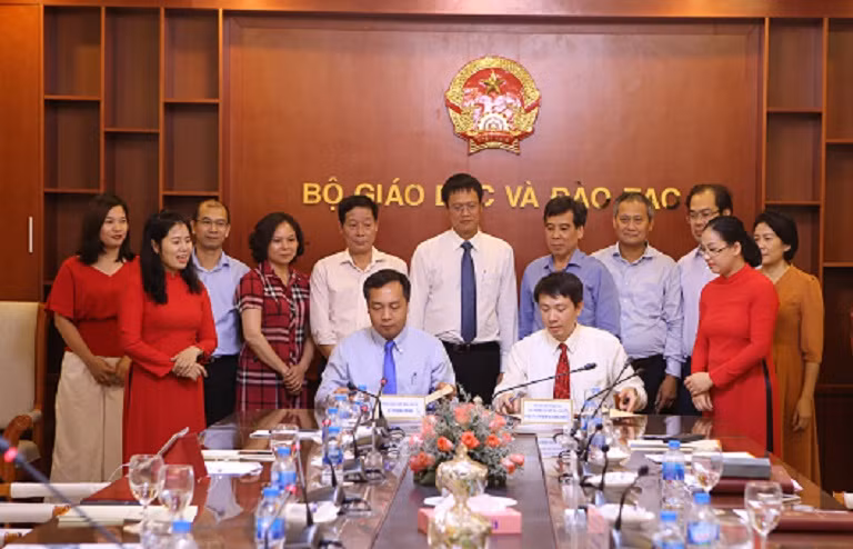 Lễ ký kết Chương trình phối hợp tuyên truyền về hợp tác, đầu tư trong lĩnh vực giáo dục và đào tạo giữa Cục Hợp tác quốc tế và Báo Đầu tư.