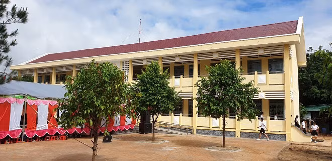 Khu nhà học mới của trường THCS Chu Văn An tại xã Ia O huyện Ia Grai vừa khánh thành đưa vào sử dụng