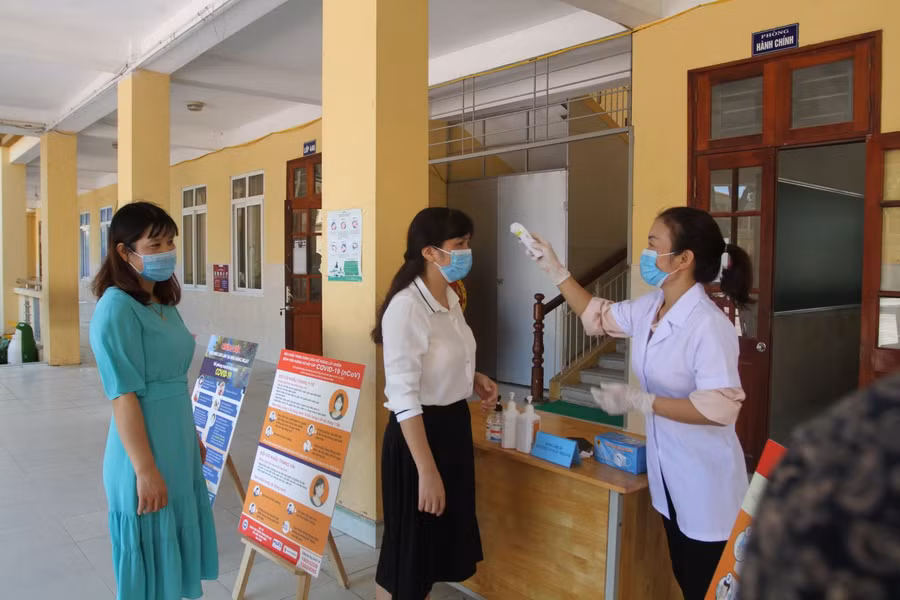 Các trường đã chuẩn bị đầy đủ nhiệt kế, nước rửa tay sát khuẩn, đảm bảo an toàn cho học sinh