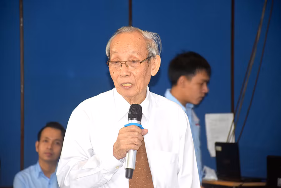 GS Trần Hồng Quân phát biểu.