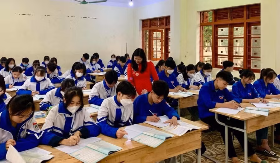 Cô Đào Thị Thuận trong giờ dạy học. Cô Đào Thị Thuận trong giờ dạy học.
