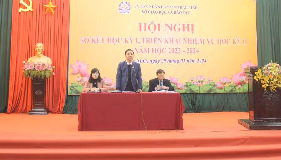 Ban Giám đốc Sở GDĐT chỉ đạo Hội nghị. Ban Giám đốc Sở GDĐT chỉ đạo Hội nghị.