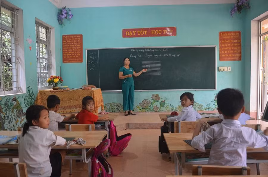 Học sinh Trường Tiểu học Đồng Thắng trong một giờ học. Ảnh NC.