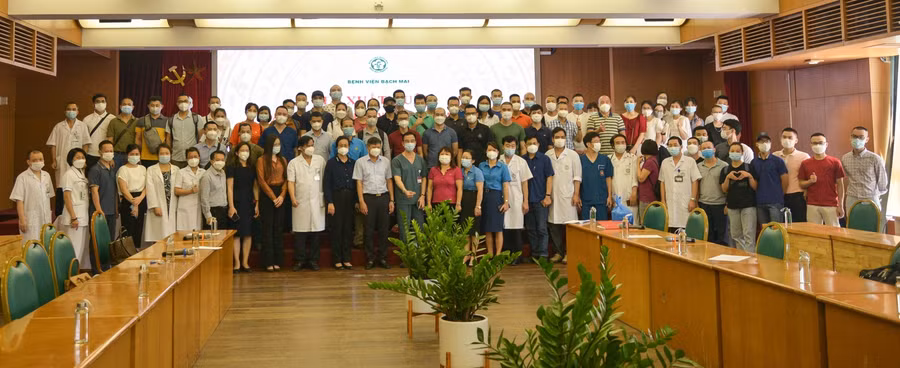 Gần 200 cán bộ, y bác sỹ Bệnh viện Bạch Mai tiếp tục chi viện cho TP Hồ Chí Minh phòng chống dịch Covid-19.