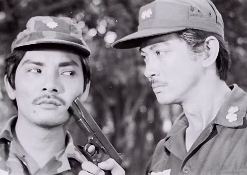 Diễn viên Thương Tín: Vì mình, tôi không nhận giúp đỡ của khán giả ảnh 2 Diễn viên Thương Tín (trái) được khán giả yêu mến qua nhiều vai phản diện trong phim.