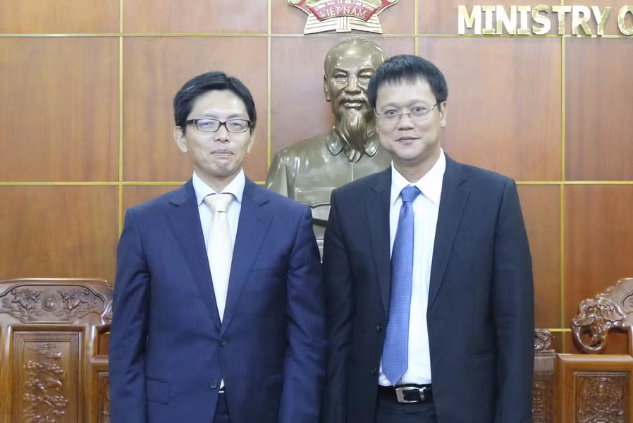 Thứ trưởng Lê Hải An tiếp ông Ito Junichi -Tham tán công sứ Đại sứ quán Nhật Bản tại Việt Nam. Thứ trưởng Lê Hải An tiếp ông Ito Junichi -Tham tán công sứ Đại sứ quán Nhật Bản tại Việt Nam.