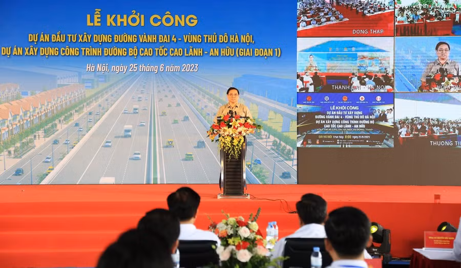 Thủ tướng Chính phủ Phạm Minh Chính phát biểu tại lễ khởi công dự án và quang cảnh các điểm cầu. Thủ tướng Chính phủ Phạm Minh Chính phát biểu tại lễ khởi công dự án và quang cảnh các điểm cầu.