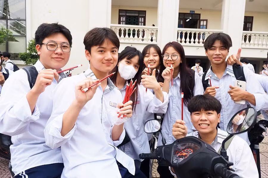 Học sinh tại điểm thi Trường THPT Hàn Thuyên năm 2023. Học sinh tại điểm thi Trường THPT Hàn Thuyên năm 2023.