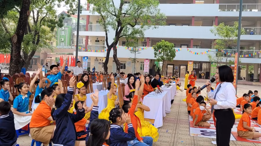 Giáo viên tại giờ học ngoại khóa (Ảnh minh họa).