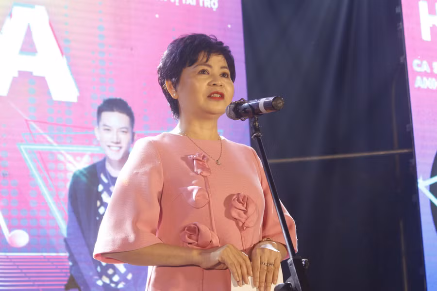 TS.Lê Thanh Huyền - Phó Hiệu trưởng Trường Đại học Nội vụ Hà Nội chia sẻ với sinh viên tại Đại nhạc hội. TS.Lê Thanh Huyền - Phó Hiệu trưởng Trường Đại học Nội vụ Hà Nội chia sẻ với sinh viên tại Đại nhạc hội.