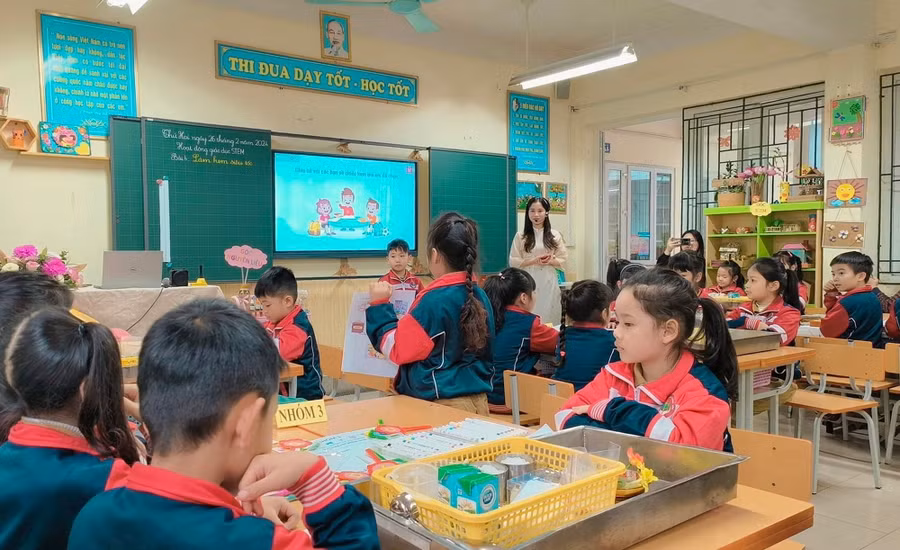 Phòng Giáo dục và Đào tạo quận Hai Bà Trưng tổ chức sinh hoạt chuyên đề ''Tổ chức hoạt động giáo dục STEM cấp tiểu học theo Chương trình GGPT 2018''.