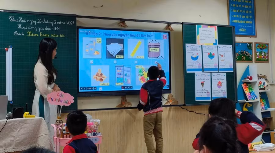Học sinh được hướng dẫn đề xuất ý tưởng, khuyến khích thực hành và làm nhiều sản phẩm sáng tạo. Học sinh được hướng dẫn đề xuất ý tưởng, khuyến khích thực hành và làm nhiều sản phẩm sáng tạo.