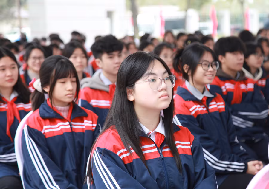 Học sinh Trường THCS Trưng Vương, huyện Mê Linh dự lễ phát động. Học sinh Trường THCS Trưng Vương, huyện Mê Linh dự lễ phát động.