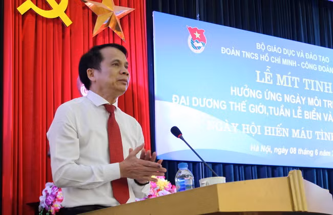Thứ trưởng Phạm Mạnh Hùng phát biểu tại buổi lễ Thứ trưởng Phạm Mạnh Hùng phát biểu tại buổi lễ