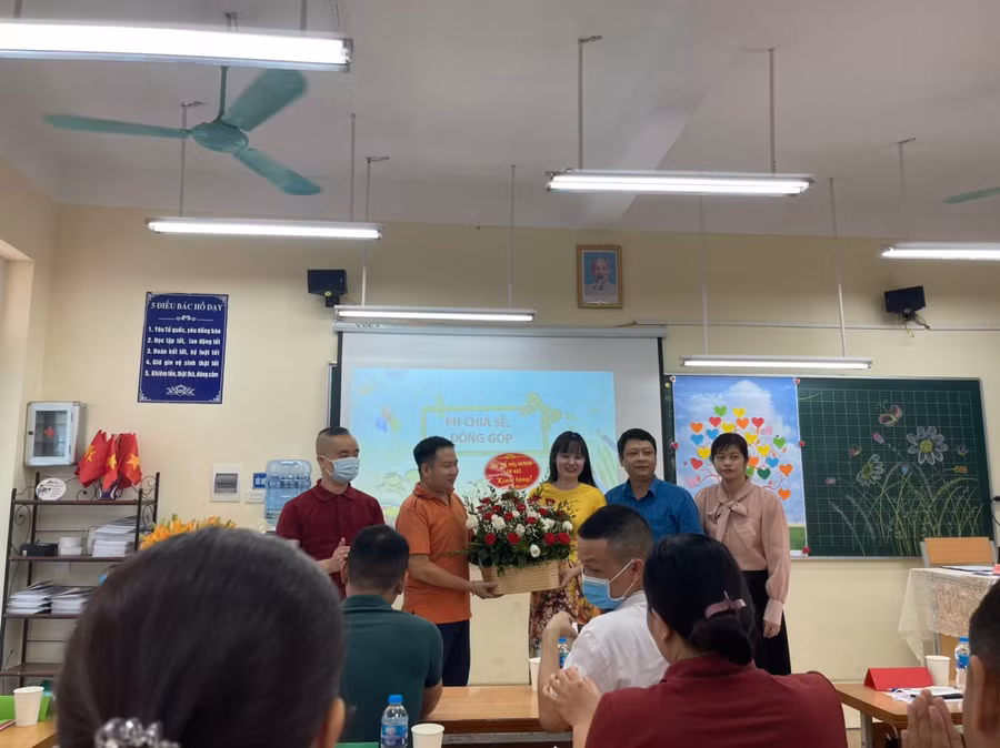 Ban Đại diện cha mẹ học sinh là nhịp cầu gắn kết giữa phụ huynh và nhà trường. Ban Đại diện cha mẹ học sinh là nhịp cầu gắn kết giữa phụ huynh và nhà trường.