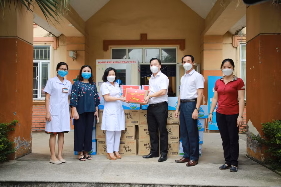 Ủy ban Mặt trận Tổ quốc (MTTQ) Việt Nam TP Hà Nội đã trao hỗ trợ các Trung tâm y tế quận Cầu Giấy.