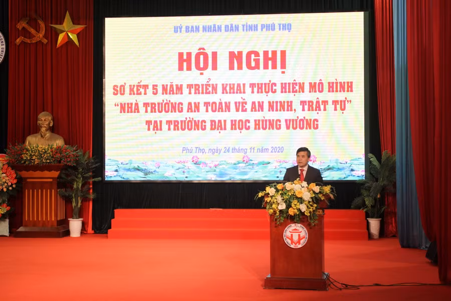 Ông Bùi Văn Linh- Vụ trưởng Vụ Giáo dục Chính trị và công tác HSSV (Bộ GD&amp;ĐT) phát biểu tại hội nghị
