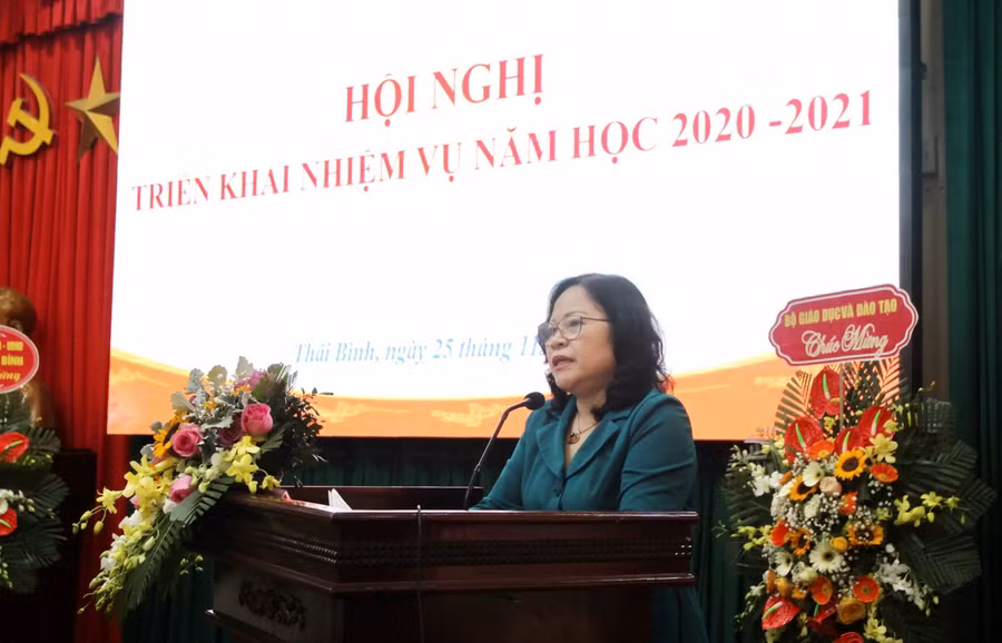 Thứ trưởng Bộ GD&amp;ĐT Ngô Thị Minh phát biểu tại hội nghị