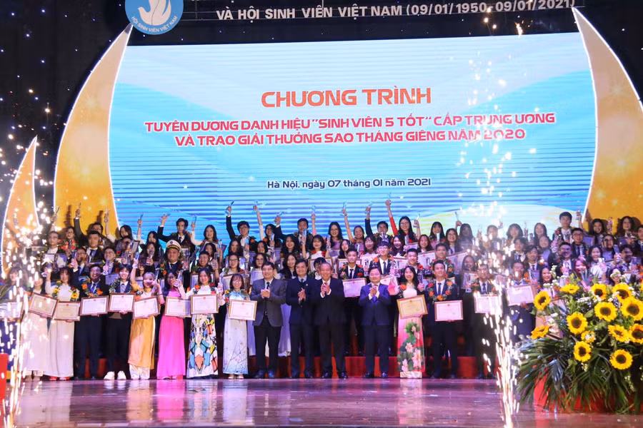 Tuyên dương 198 cá nhân đạt danh hiệu "Sinh viên 5 tốt".