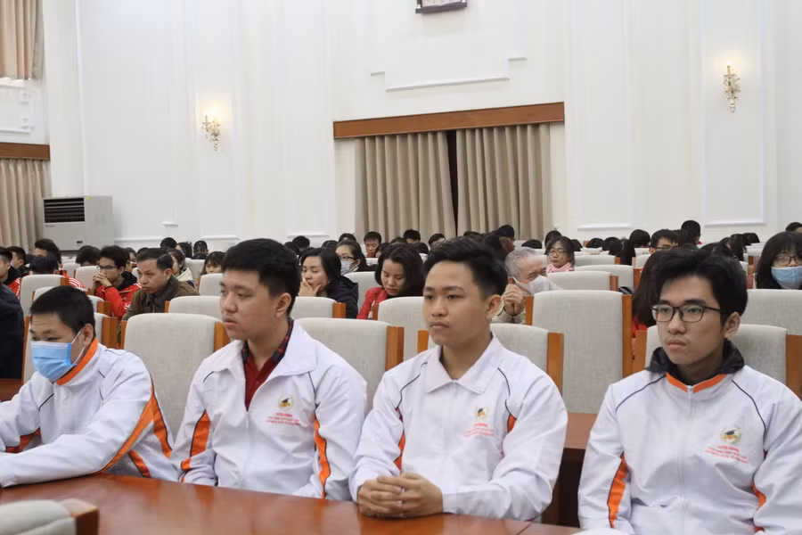 Các học sinh tại buổi gặp mặt
