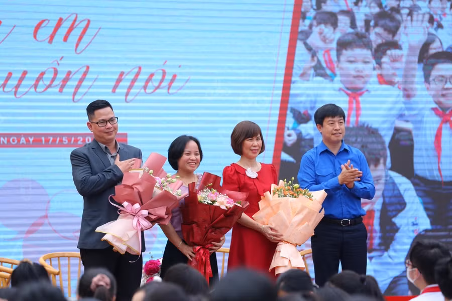 Các đại biểu, khách mời là những chuyên gia nổi tiếng