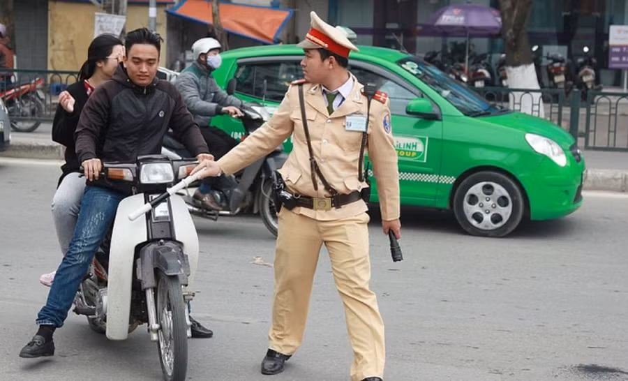 Cán bộ, công chức Hà Nội tham gia giao thông vi phạm các lỗi liên quan đến đội MBH sẽ bị xử lý nghiêm và thông báo về cơ quan công tác.