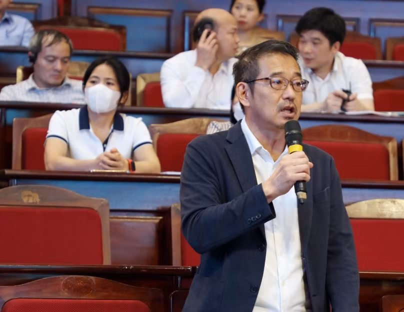Đại diện doanh nghiệp phát biểu.