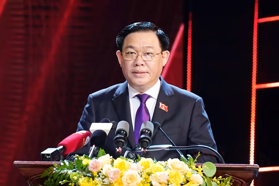 Chủ tịch Quốc hội Vương Đình Huệ phát biểu tại Lễ Tổng kết và trao Giải Diên Hồng (Ảnh: Quang Khánh).