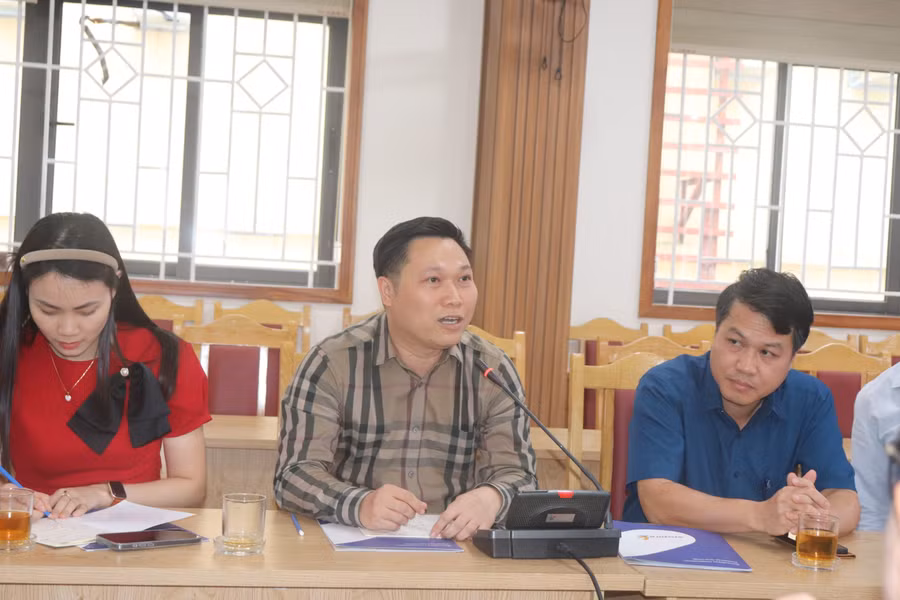 Đại diện Trung tâm Giải pháp CNTT giáo dục- Cục Công nghệ thông tin (Bộ GD&ĐT) chia sẻ tại hội thảo. Đại diện Trung tâm Giải pháp CNTT giáo dục- Cục Công nghệ thông tin (Bộ GD&ĐT) chia sẻ tại hội thảo.