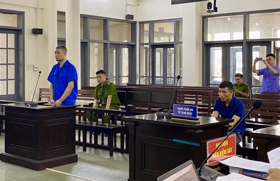Lái xe dương tính ma túy đâm vào cảnh sát rồi bỏ chạy lĩnh án