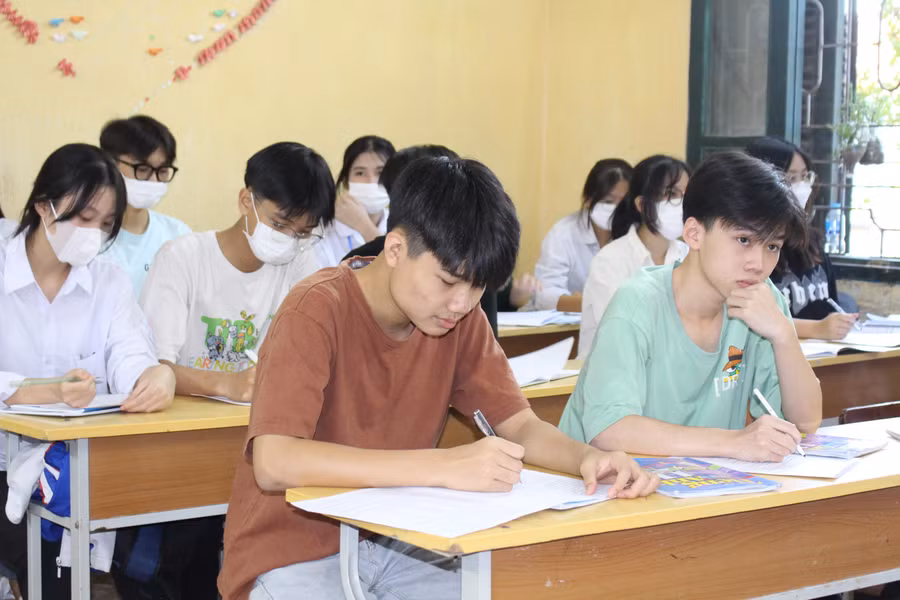 Học sinh trường THPT Cẩm Lý trong giờ học.