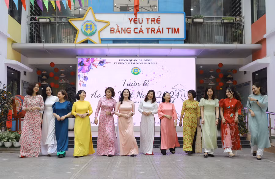 Cô giáo Trường Mầm non Sao Mai hân hoan chào mừng tuần lễ áo dài năm 2024.