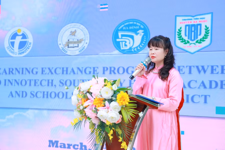 Cô Phạm Thị Thiên Nga phát biểu tại buổi gặp, làm việc.