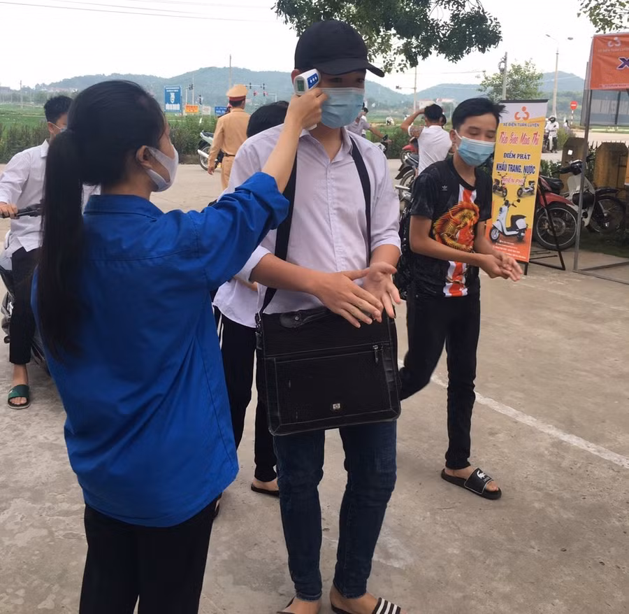 Ghi nhận tại Điểm thi Trường THPT trường THPT Lý Thường Kiệt, công tác phòng dịch các điểm thi tăng cường.
