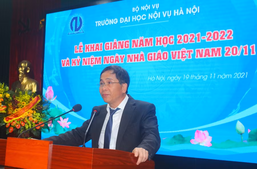 PGS.TS Triệu Văn Cường - Thứ trưởng Bộ Nội vụ dự phát biểu tại lễ khai giảng.
