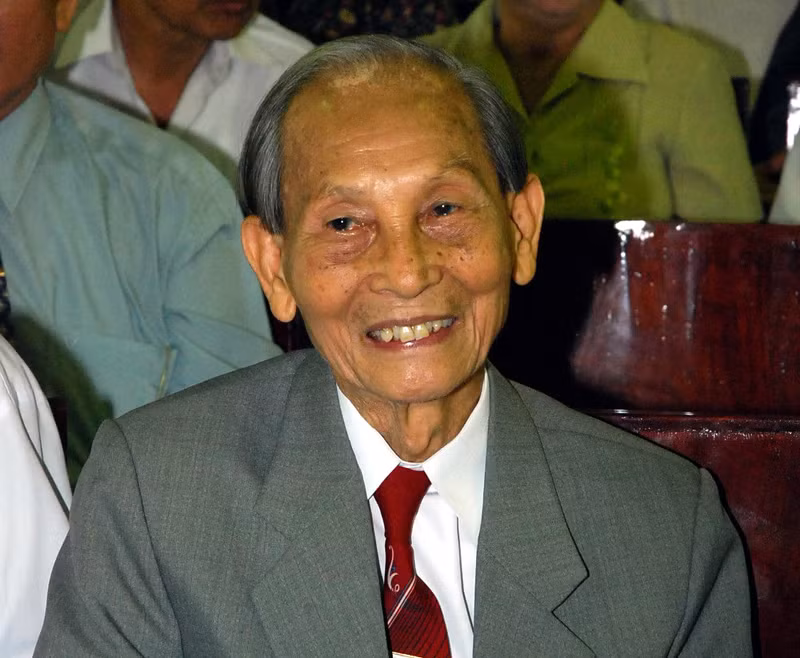 Giáo sư - Nhà giáo nhân dân Lê Trí Viễn.
