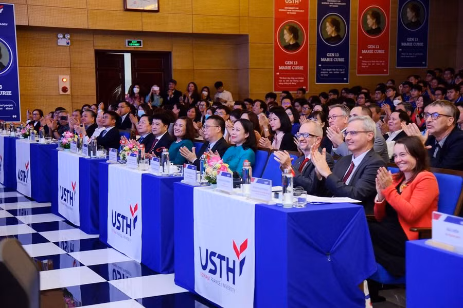 Quang cảnh buổi Lễ khai giảng. Quang cảnh buổi Lễ khai giảng.