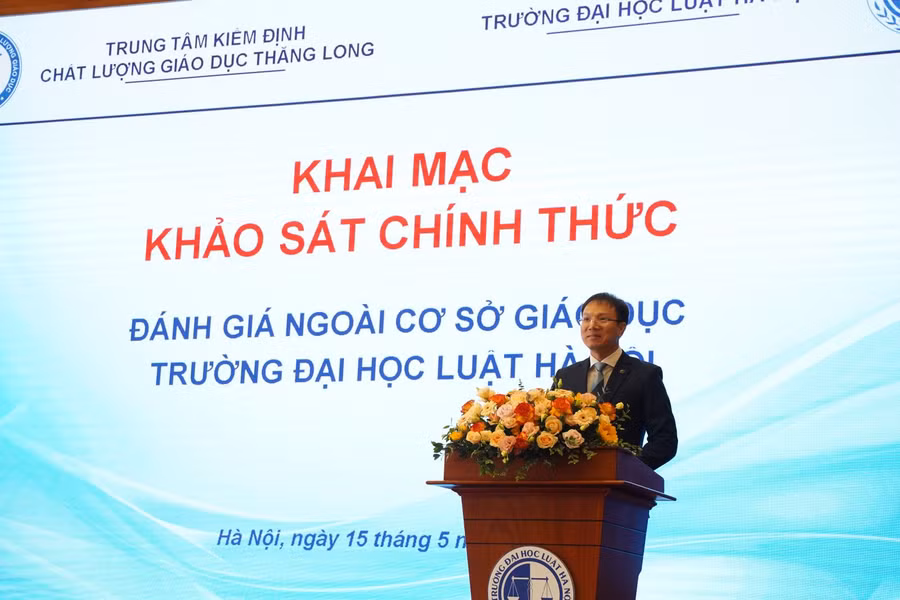 TS Đoàn Trung Kiên - Hiệu trưởng Trường ĐH Luật Hà Nội phát biểu.