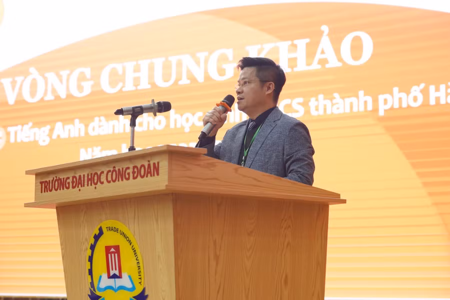 Đại diện Ban tổ chức phát biểu khai mạc vòng chung khảo.