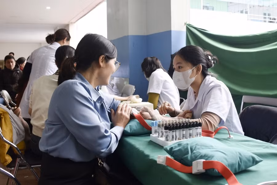 Nữ cán bộ nhà giáo được khám sức khỏe miễn phí. Nữ cán bộ nhà giáo được khám sức khỏe miễn phí.