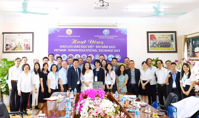 Đoàn công tác gồm 10 trường đại học hàng đầu Đài Loan đến thăm và làm việc tại trường Đại học Kinh Bắc - Bắc Ninh.