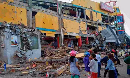 Trận sóng thần phá hủy nhiều nhà cửa trên đảo Sulawesi, Indonesia. Ảnh: CNN.