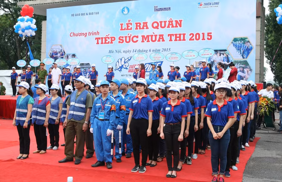 Các đội tình nguyện viên tham gia tiếp sức mùa thi 2015