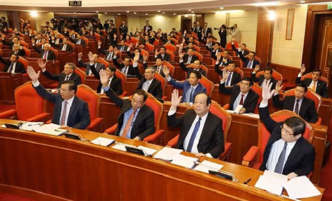 Các đại biểu thông qua chương trình Hội nghị.