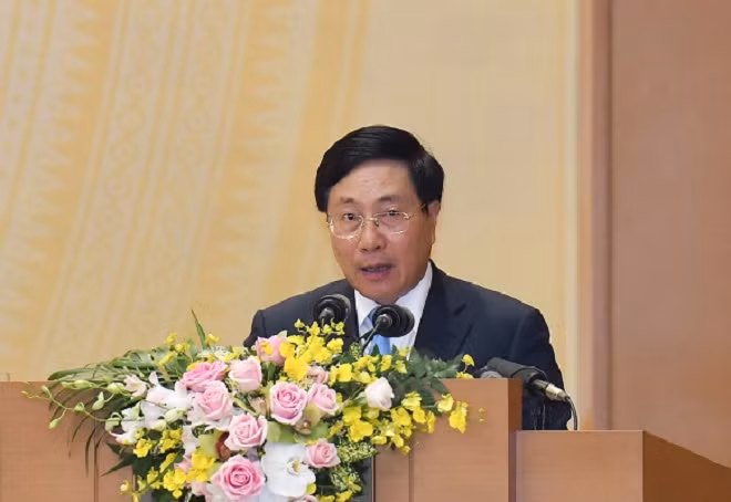 Thay mặt Chính phủ, Phó Thủ tướng, Bộ trưởng Ngoại giao Phạm Bình Minh trình bày Báo cáo kiểm điểm công tác chỉ đạo, điều hành của Chính phủ năm 2018.