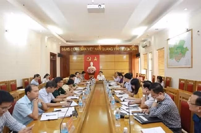 Tại cuộc làm việc giữa lãnh đạo huyện Hoành Bồ và doanh nghiệp, nhiều sai phạm của doanh nghiệp được chỉ rõ