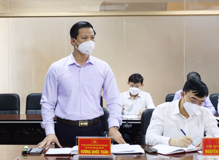 Phó Chủ tịch Thường trực UBND tỉnh Vương Quốc Tuấn phát biểu tại Hội nghị.