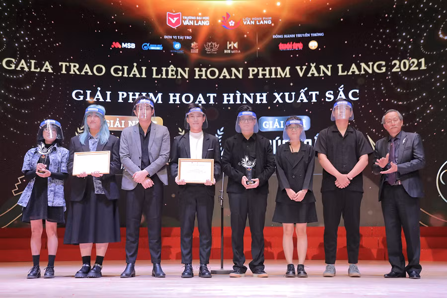 Ban tổ chức trao giải Phim hoạt hình xuất sắc.