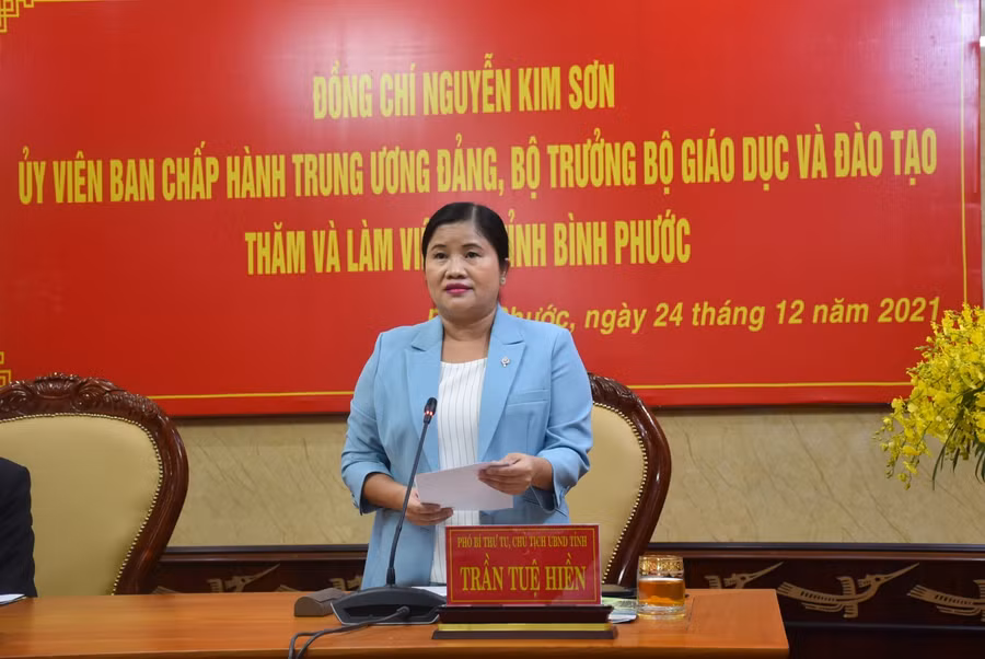 Bà Trần Tuệ Hiền - Chủ tịch UBND tỉnh Bình Phước phát biểu tại buổi làm việc.